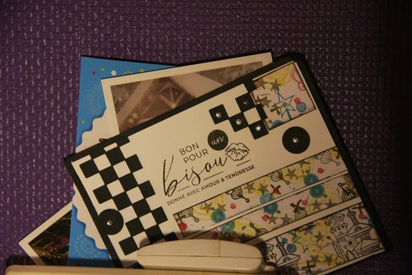 Comment intégrer des éléments de stratégie en temps réel dans un jeu de cartes à collectionner?